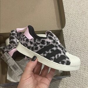 Adidas girls toddler Furry Leopard superstar Sneakers